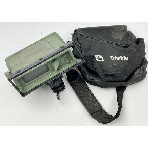 155 - MILITARIA, EX MOD GULF WAR I TRIMBLE TRIMPACK SAT NAV SYSTEM AND RARE VEHICLE MOUNT, AS USED BY SAS,... 