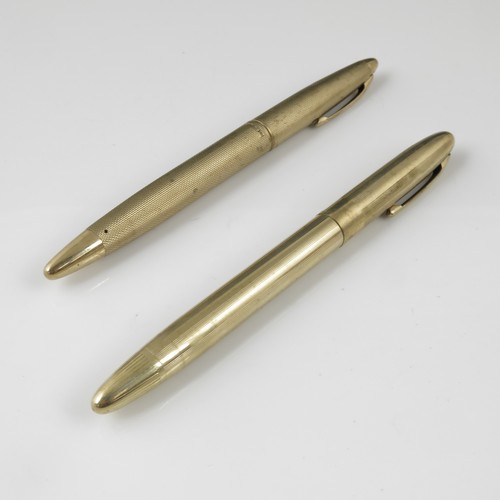 199 - 9CT GOLD CASED SHEAFFER FOUNTAIN PEN WITH ENGINE TURNED DECORATION AND 14K NIB TOGETHER WITH ONE OTH... 