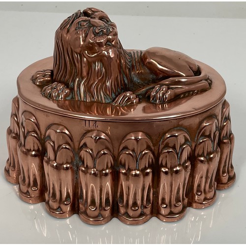 184 - VICTORIAN LION COPPER LION JELLY MOULD (RECENTLY RELINED)