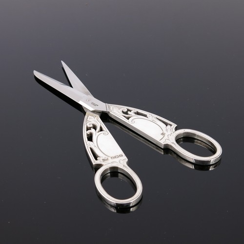 271 - CASED PAIR OF WALKER AND HALL CEREMONIAL SCISSORS WITH HALLMARKED SILVER HANDLES