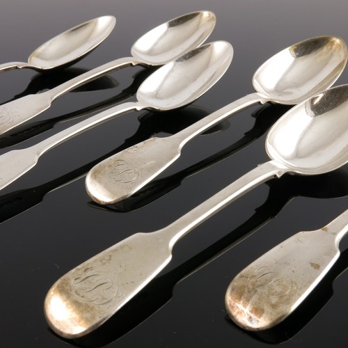 216 - A SET OF 8 SILVER TEA SPOONS, APPROX. 210g