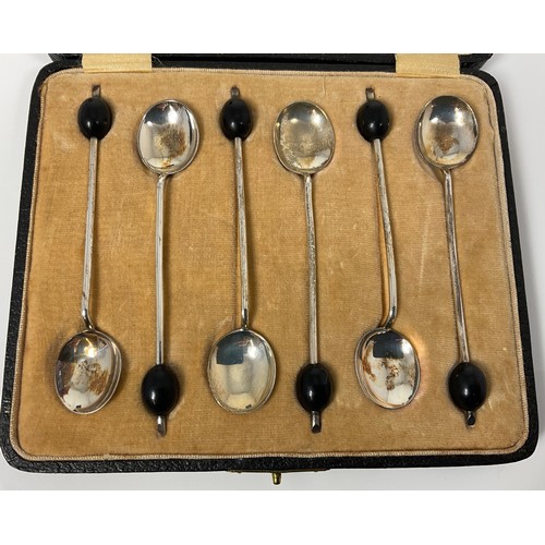 217 - CASED HALLMARKED SILVER BEAN SPOONS, A TEASPOON & A 1892 CROWN