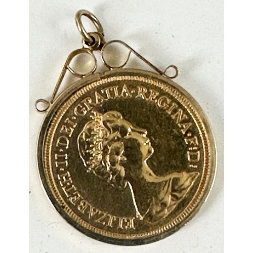 411 - 1982 SOVEREIGN WITH GOLD MOUNT