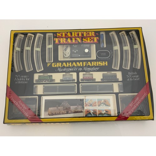 302 - N GAUGE MODEL RAILWAY GRAHAM FARISH STARTER TRAIN SET 8540 J94 SADDLE TANK STARTER SET. STILL IN ORI... 