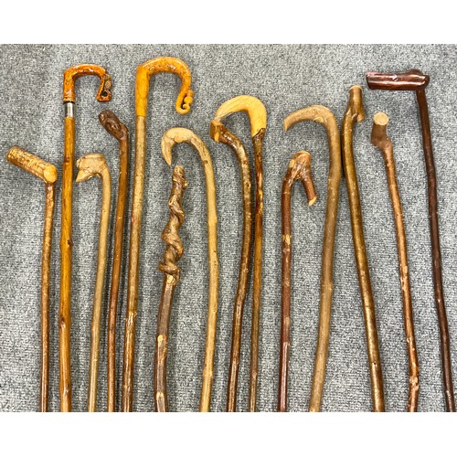 370 - BUNDLE OF ASSORTED WALKING STICKS