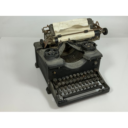 327 - VINTAGE ROYAL TYPEWRITER