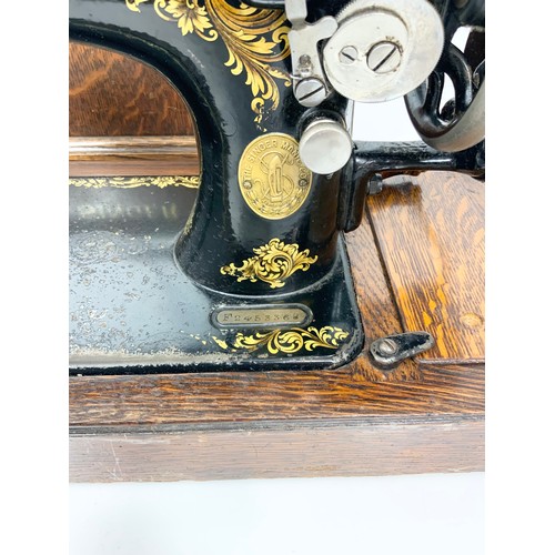 322 - SINGER SEWING MACHINE