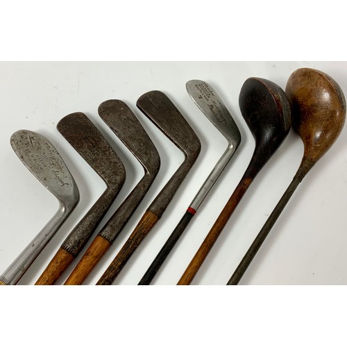 407 - VINTAGE GOLF CLUBS, 5 HICKORY SHAFTS, PLUS TWO OTHERS & A VINTAGE BAG