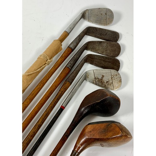 407 - VINTAGE GOLF CLUBS, 5 HICKORY SHAFTS, PLUS TWO OTHERS & A VINTAGE BAG