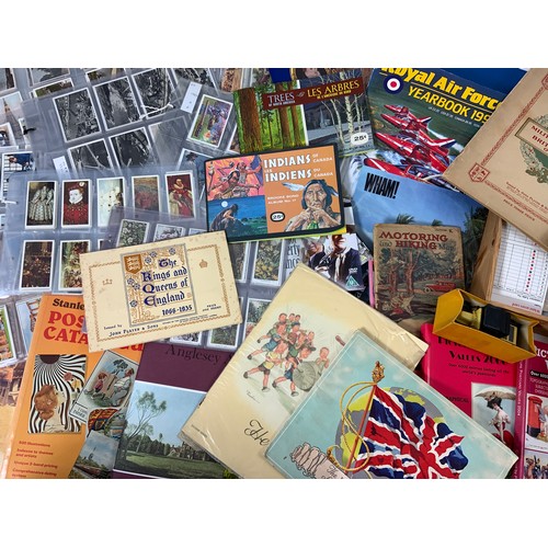 103 - A GOOD ASSORTED COLLECTION OF A RANGE OF CIGARETTE CARDS AND TRADE CARDS IN PENNY ALBUMS & PLASTIC S... 