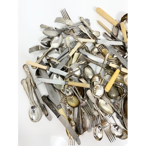 470 - LARGE QUANTITY SILVER PLATED CUTLERY  ETC