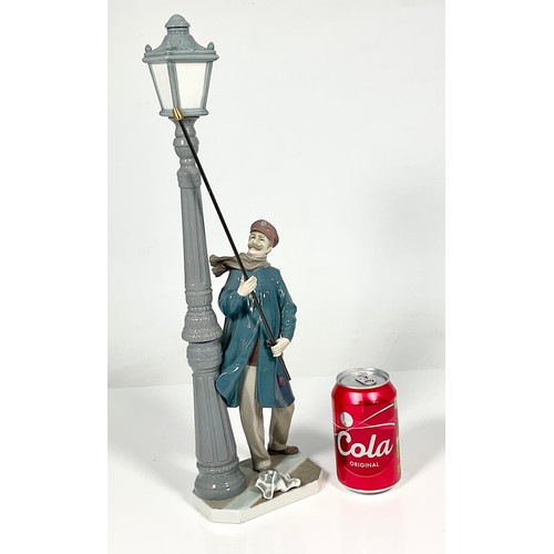 122 - LARGE LLADRO FIGURE OF A LAMP LIGHTER