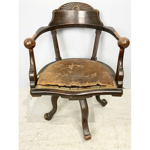 650 - REVOLVING OAK DESK CHAIR WITH LEATHER SEAT