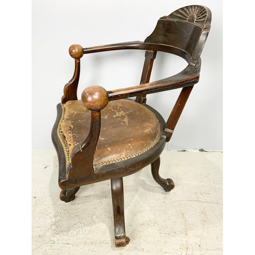 650 - REVOLVING OAK DESK CHAIR WITH LEATHER SEAT