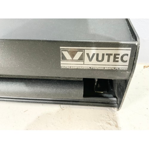 443 - VUTEC PROJECTOR SCREEN VISION X L1, ELECTRICALLY OPERATED SCREEN 220cm