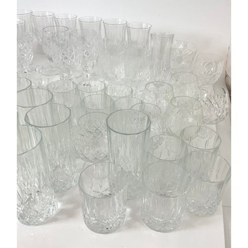 252 - LARGE QUANTITY OF DRINKING GLASSES 2 TRAYS