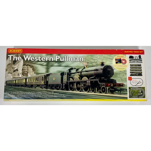 524 - HORNBY BOXED R1048 WESTERN PULLMAN ELECTRIC TRAIN SET, 7028 CADBURY CASTLE & PULLMAN COACHES, NO BUF... 