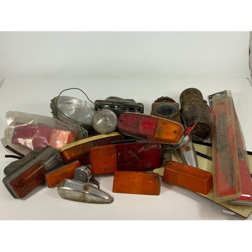 9 - VARIOUS OLD CAR LAMPS AND VARIOUS OLD CAR LAMPS AND INDICATORS & FORMICA DOOR TABLE ATTACHMENTS, IND... 