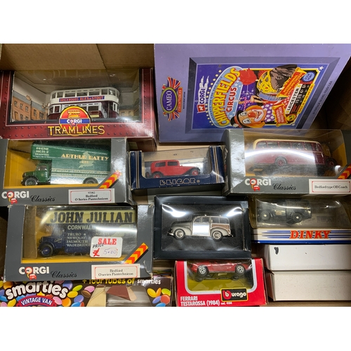 122 - DIECAST SELECTION, CORGI, BEDFORD O PANTECHNICON, TRAMLINES, ELICOR, CAMEO CHIPPERFIELDS CIRCUS, MAT... 