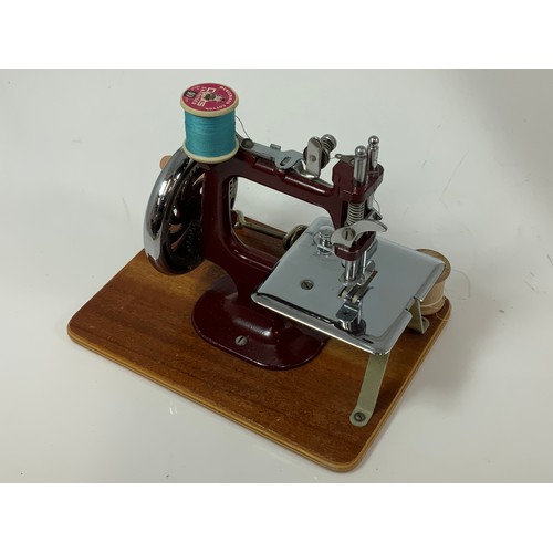 81 - AN ESSEX MINIATURE SEWING MACHINE, IN ORIGINAL BOX & WITH INSTRUCTIONS