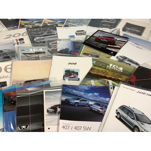 45 - MOTORING EPHEMERA, A LARGE SELECTION OF CAR BROCHURES, MAINLY FRENCH MANUFACTURE