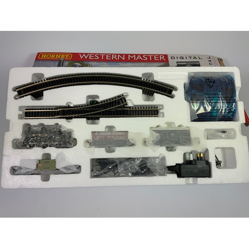 498 - HORNBY BOXED TRAIN SET, R1173 WESTERN MASTER WITH DIGITAL CONTROLLER