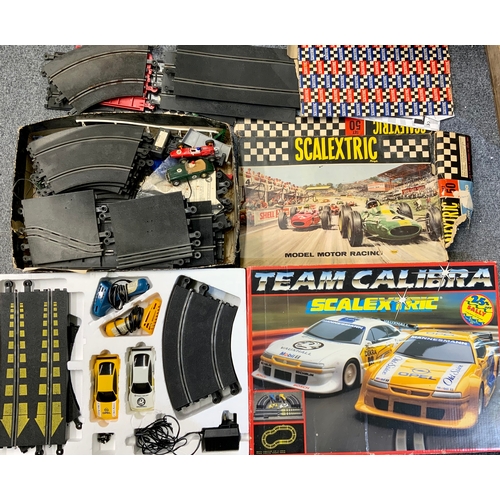 99 - SCALEXTRIC, A PART BOXED MIXED SET 50 WITH TWO CARS PLUS A MODERN TEAM CALIBRA BOXED SET. CONTENTS N... 