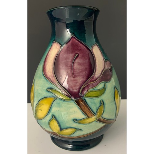 36 - MOORCROFT MAGNOLIA VASE, APPROX. 14 cm