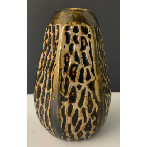 56 - A RARE MARTIN BROTHERS GOURD SHAPED VASE OF SHOULDERED FORM WITH INCISED MARKS TO BASE, APPROX. 8.5 ... 