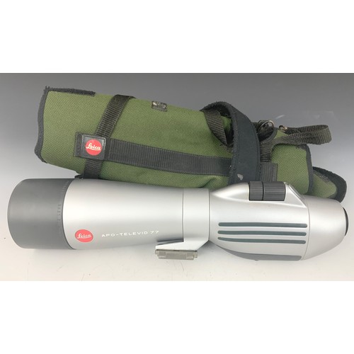 129 - LEICA APO-TELEVID 77 ANGLED SPOTTING SCOPE WITH PROTECTIVE COVER AND TRIPOD