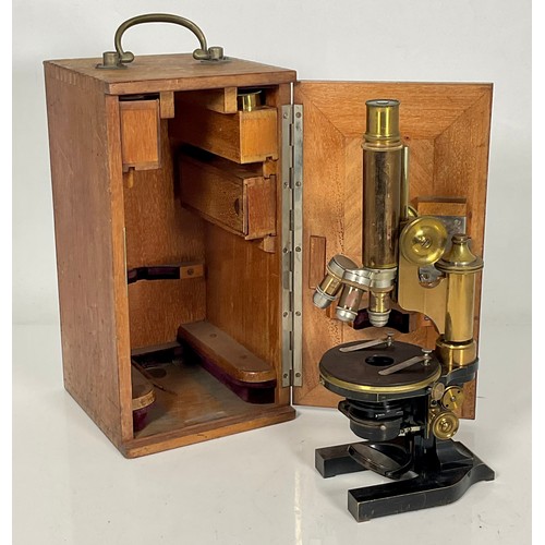 120 - LEITZ ENCASED BRASS AND LACQUERED MICROSCOPE WITH EXTRA LENSES AND FITMENTS IN A GOOD QUALITY MAHOGA... 