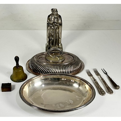 315 - MISC. ITEMS INC. NOVELTY KNIGHT TABLE LIGHTER, APPROX. 24 cm high, OVAL PLATED ENTREE DISH, BRASS BE... 