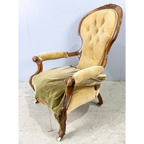 643 - VICTORIA SHOW FRAME SPOON BACK BUTTON UPHOLSTERED CHAIR