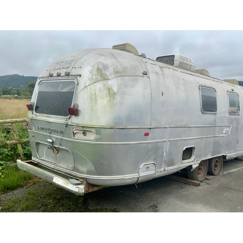 1 - VINTAGE AIRSTREAM SOVEREIGN LAND YACHT FOR RESTORATION, APPROX 30FT IN LENGTH (if successful please ... 