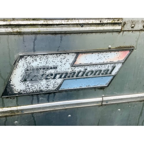 1 - VINTAGE AIRSTREAM SOVEREIGN LAND YACHT FOR RESTORATION, APPROX 30FT IN LENGTH (if successful please ... 