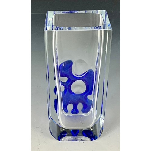 260 - EXBOR GLASSWORKS STUDIO GLASS VASE POSSIBLY BY PAVEL HLAVA 16.5CM TALL