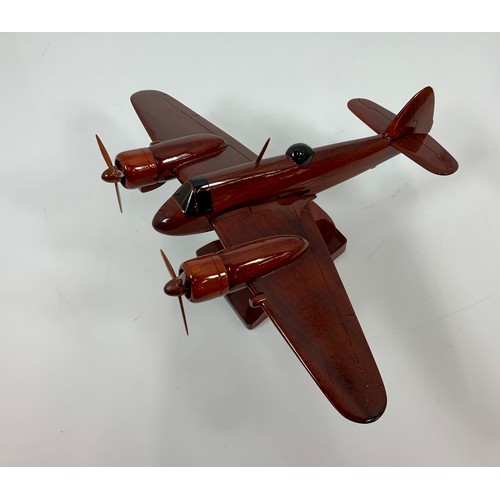 193 - LARGE SCALE POLISHED WOODEN AIRCRAFT MODELS, BRISTOL BEAUFIGHTER APPROX. 32 CM LONG, DE HAVILAND MOS... 