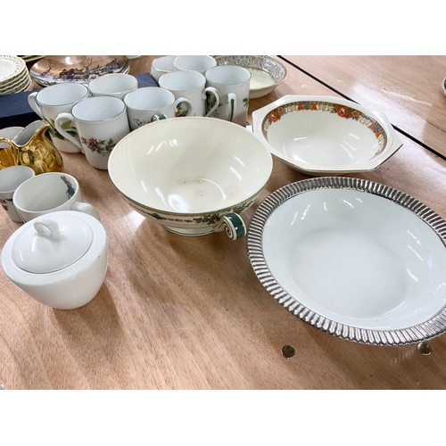 183 - LARGE QUANTITY OF MIXED CERAMICS INC ROYAL WORCESTER 2 TRAYS