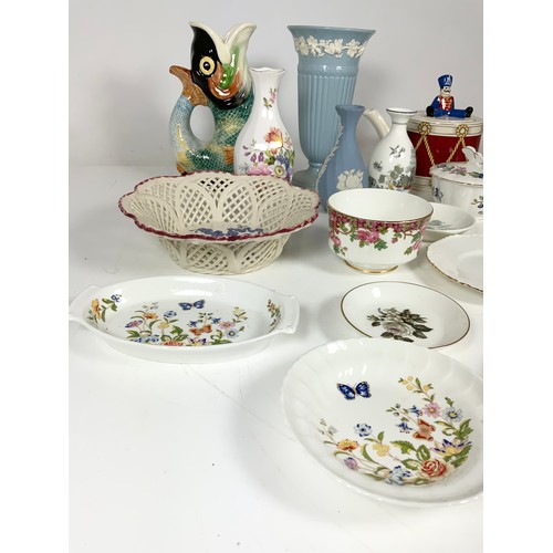 144 - COLLECTABLE CERAMICS INC  WADE TEAPOT, FISH JUG , WEDGWOOD VASE  ETC.  1 TRAY