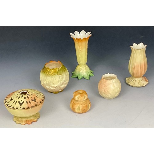 133 - ROYAL WORCESTER, LOCKE & CO AND GRAINGERS LEAF VASES, NOVELTY PEPPER ETC.