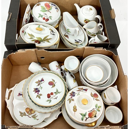 189 - LARGE QUANTITY ROYAL WORCESTER EVESHAM CHINA, MOSTLY SERVING BOWLS AND DISHES