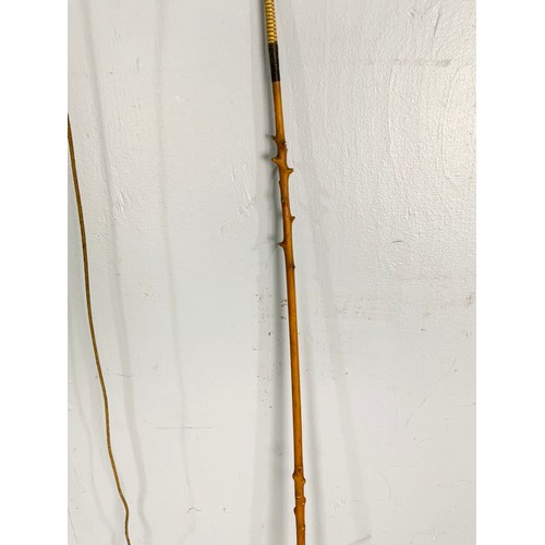 405 - VINTAGE SWAINE AND ADENEY HOLLY/ BLACKTHORN CARRIAGE DRIVING WHIP WITH LEATHER HANDLE AND SILVER COL... 