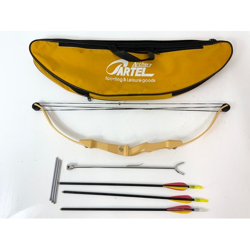 389 - SMALL MODERN COMPOUND ARCHERY BOW AND ARROWS IN FITTED BAG