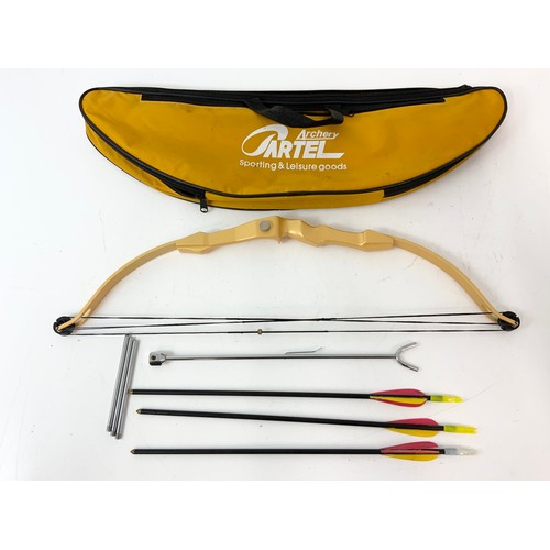 389 - SMALL MODERN COMPOUND ARCHERY BOW AND ARROWS IN FITTED BAG