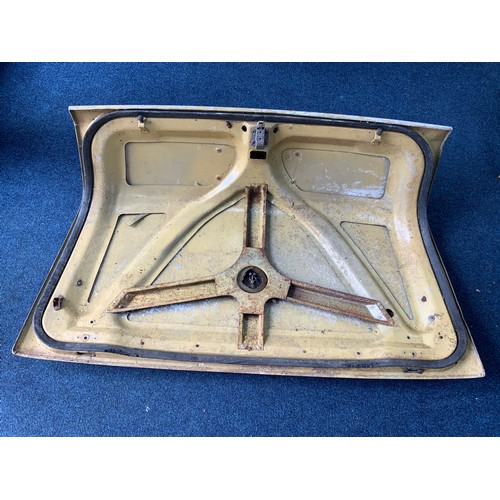 39 - CAR & MOTOR INTEREST, A BOOT FOR A ROVER 3500 / 2200TC, PLUS SPARE WHEEL ATTACHMENT & COVER T/W A OF... 