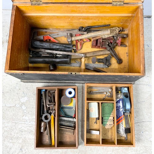 499 - CARPENTERS TOOL BOX & CONTENTS