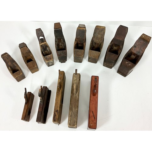 496 - QUANTITY OF VINTAGE WOOD PLANES OF VARYING SIZES