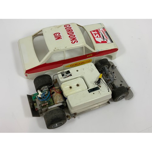 186 - LECTRICAR, A SCARCE BOXED MODEL, 1:12 SCALE,FORD, IN ORIGINAL BOX, PLUS ACORNS AP-227 TRANSMITTER, P... 