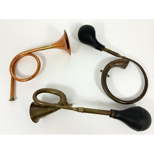 409 - 2 VINTAGE CAR HORN AND  A HUNTING HORN