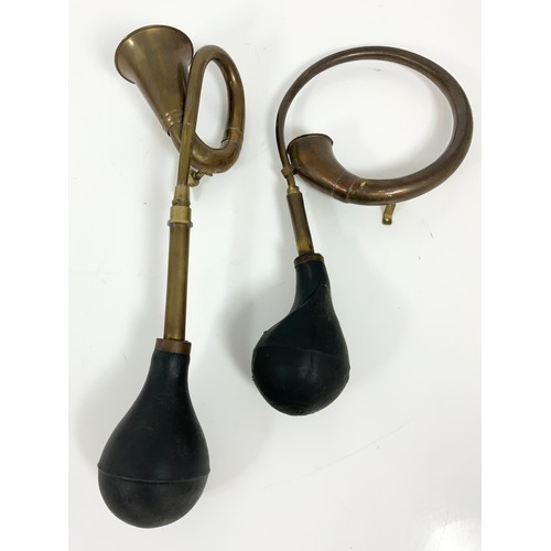 409 - 2 VINTAGE CAR HORN AND  A HUNTING HORN